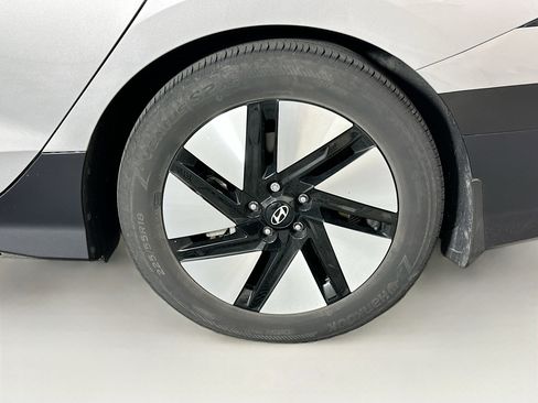 Used 2024 Hyundai Ioniq 6 SE RWD image 11