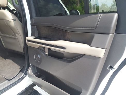 Used 2021 Ford Expedition Max Limited RWD image 13