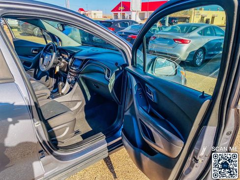 Used 2020 Chevrolet Trax LS image 13