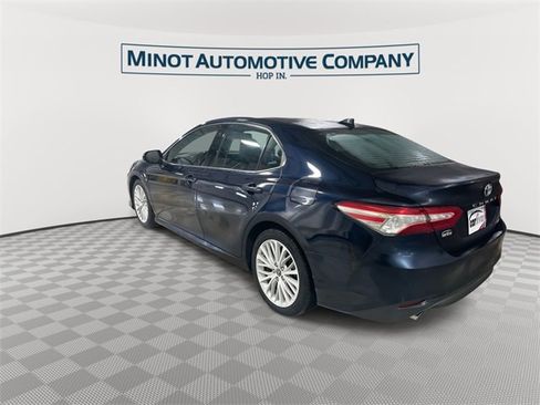 Used 2019 Toyota Camry XLE image 6
