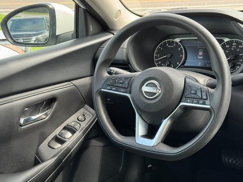 Used 2024 Nissan Sentra SV FWD image 13