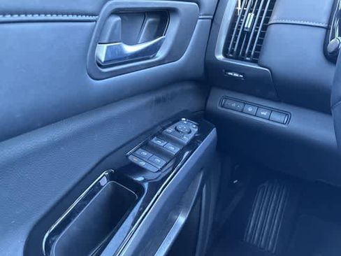 Used 2022 Nissan Pathfinder SL image 38