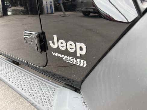 Used 2019 Jeep Wrangler Sport image 12