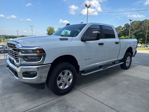 Used 2026 RAM 2500 Big Horn AWD/4WD image 3