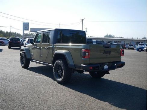 New 2025 Jeep Gladiator Willys image 3