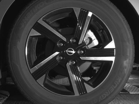 Used 2025 Nissan Sentra SV FWD image 14
