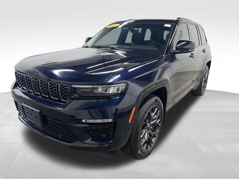 Used 2024 Jeep Grand Cherokee Summit w/ Luxury Tech Group V AWD/4WD image 9