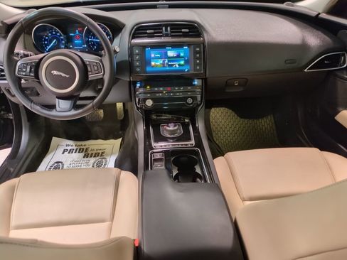 Used 2018 Jaguar XE Premium image 15