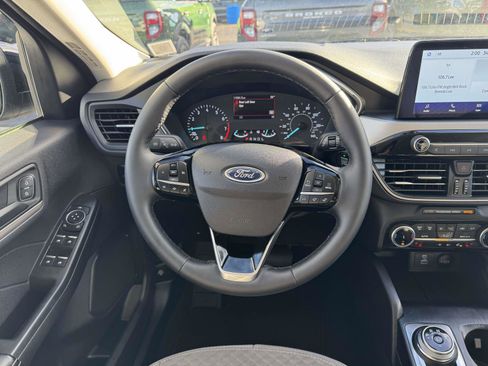 Used 2022 Ford Escape SE w/ SE Sport Appearance Package image 12