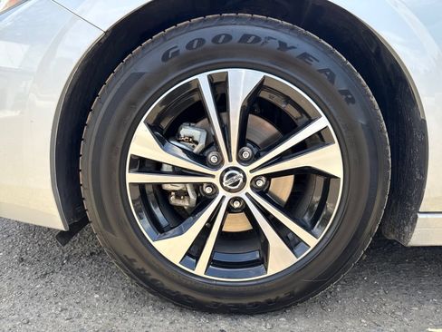 Used 2023 Nissan Sentra SV w/ Trunk Package FWD image 27