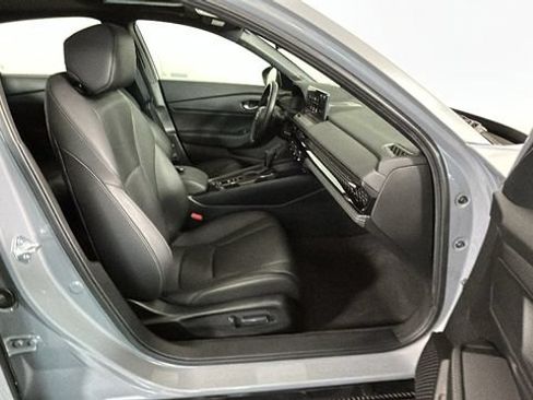 Used 2025 Honda Accord Sport image 30