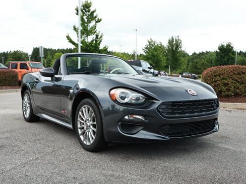 Used 2017 FIAT 124 Spider Classica RWD image 3
