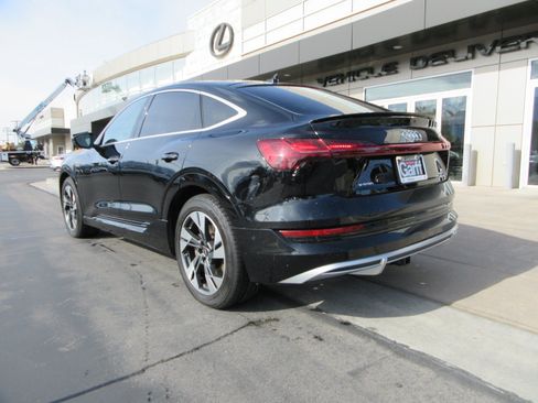Used 2022 Audi e-tron Premium Plus AWD/4WD image 7