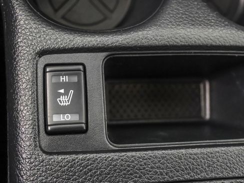 Used 2019 Nissan Rogue SV image 32