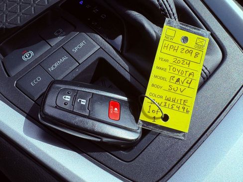 Used 2024 Toyota RAV4 XLE FWD image 38