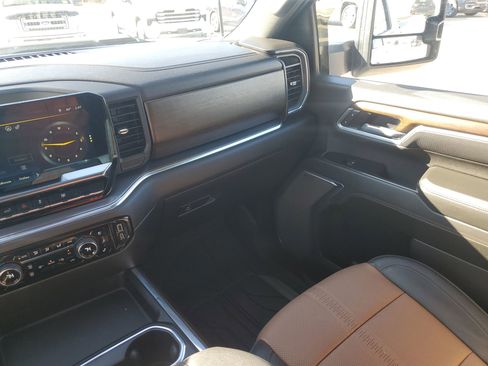 Used 2025 Chevrolet Silverado 3500 High Country w/ High Country Premium Package image 11