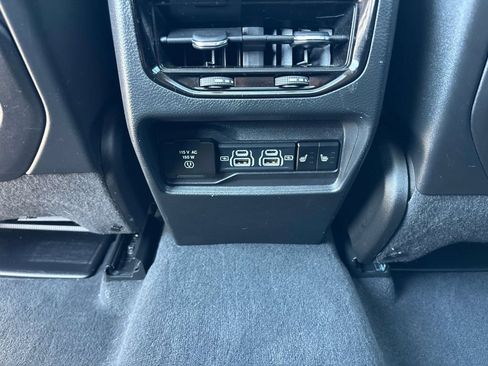 Certified 2024 Jeep Grand Cherokee Limited AWD/4WD image 17