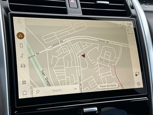 Certified 2024 Land Rover Discovery Metropolitan Edition image 17