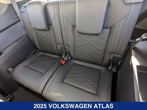 New 2025 Volkswagen Atlas SE image 19