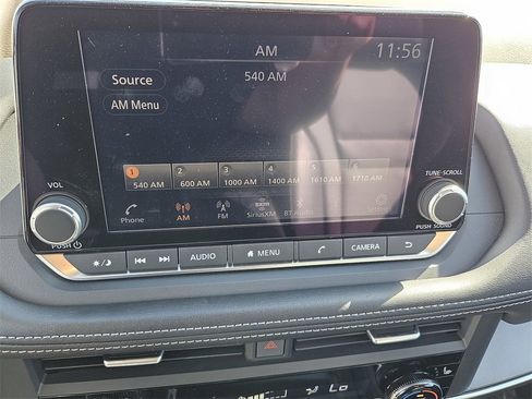 Used 2023 Nissan Rogue SV w/ SV Premium B Package image 17