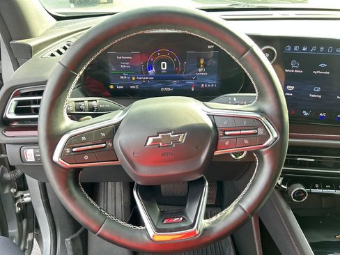 Used 2025 Chevrolet Traverse Z71 w/ LPO, Floor Liner Package AWD/4WD image 16