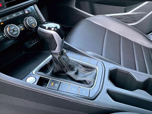 Used 2023 Volkswagen Jetta SE w/ Panoramic Sunroof Package FWD image 17