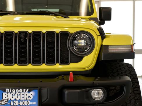 Used 2024 Jeep Wrangler Unlimited Rubicon AWD/4WD image 11