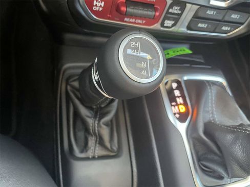 New 2025 Jeep Gladiator Rubicon w/ Convenience Group image 23