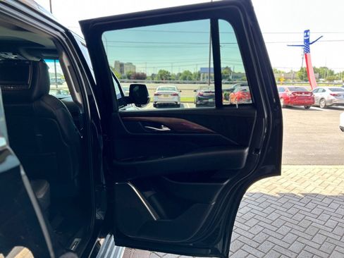 Used 2017 Cadillac Escalade Luxury AWD/4WD image 49