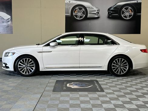 Used 2017 Lincoln Continental Select image 7