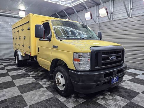 Used 2022 Ford E-450 and Econoline 450 Super Duty RWD image 4