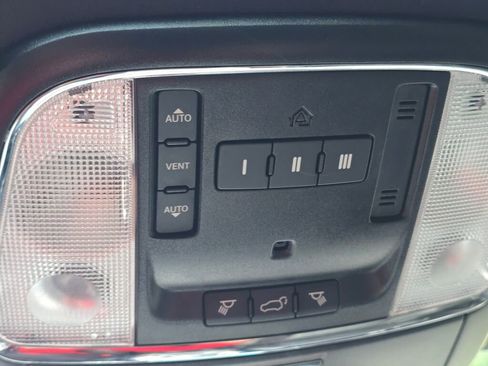 Used 2019 Jeep Grand Cherokee Limited image 39