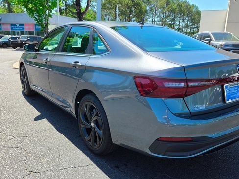 Used 2026 Volkswagen Jetta SE FWD image 5