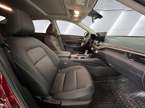 Used 2025 Nissan Altima 2.5 SV w/ SV Premium Package image 13