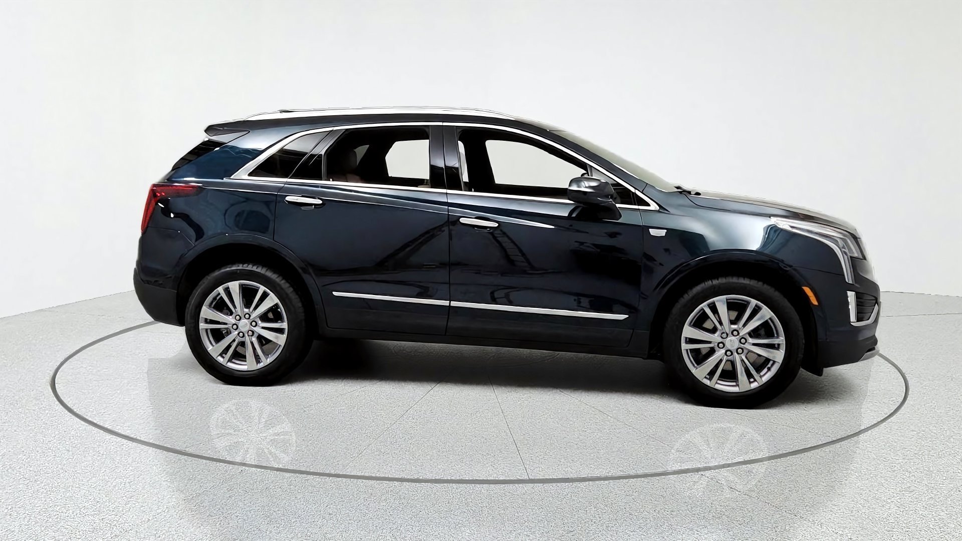 Used 2024 Cadillac XT5 Premium Luxury w/ Technology Package AWD/4WD image 6
