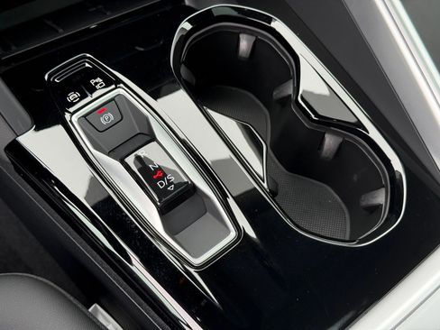 Used 2025 Audi Q5 Premium w/ Convenience Package image 21