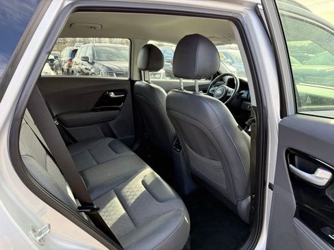 Used 2018 Kia Niro EX image 18