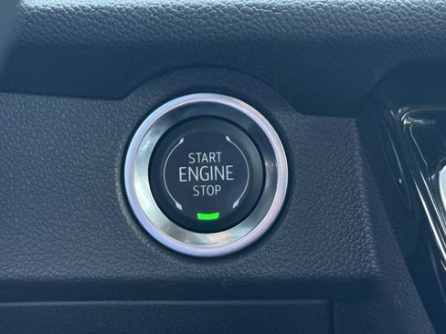 Used 2025 Chevrolet Traverse LT AWD/4WD image 19