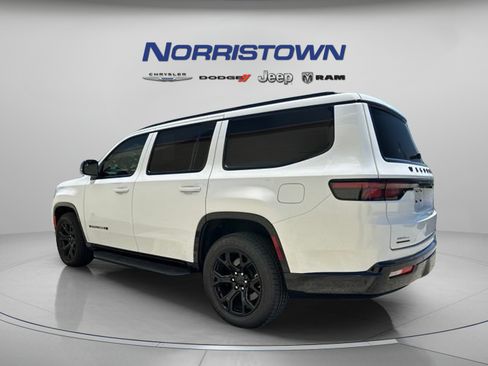 Used 2023 Jeep Wagoneer Series II w/ Convenience Group I AWD/4WD image 4