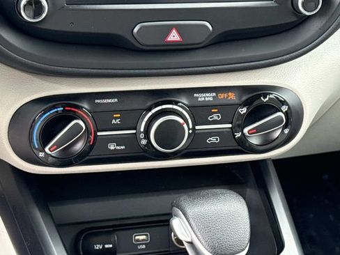 Used 2023 Kia Soul LX w/ Option Group 015 FWD image 21