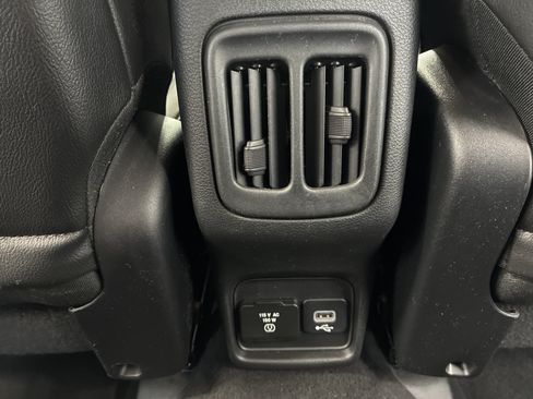 Used 2018 Jeep Compass Limited AWD/4WD image 15