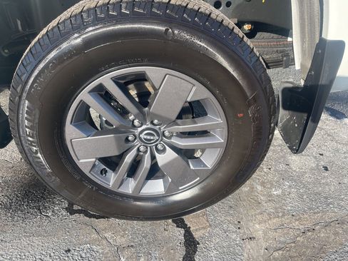 Certified 2025 Nissan Frontier SV w/ SV Convenience Package image 27