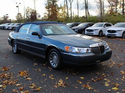 Used 2001 Lincoln Town Car Signature
