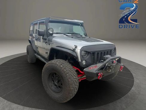 Used 2014 Jeep Wrangler Unlimited Sahara AWD/4WD image 2