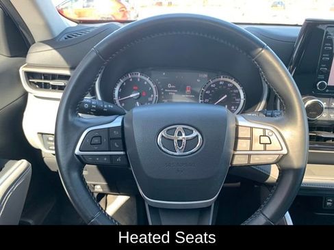 Used 2022 Toyota Highlander XLE image 18