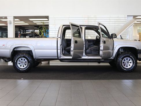 Used 2006 Chevrolet Silverado 3500 LT w/ Heavy-Duty Power Package AWD/4WD image 11