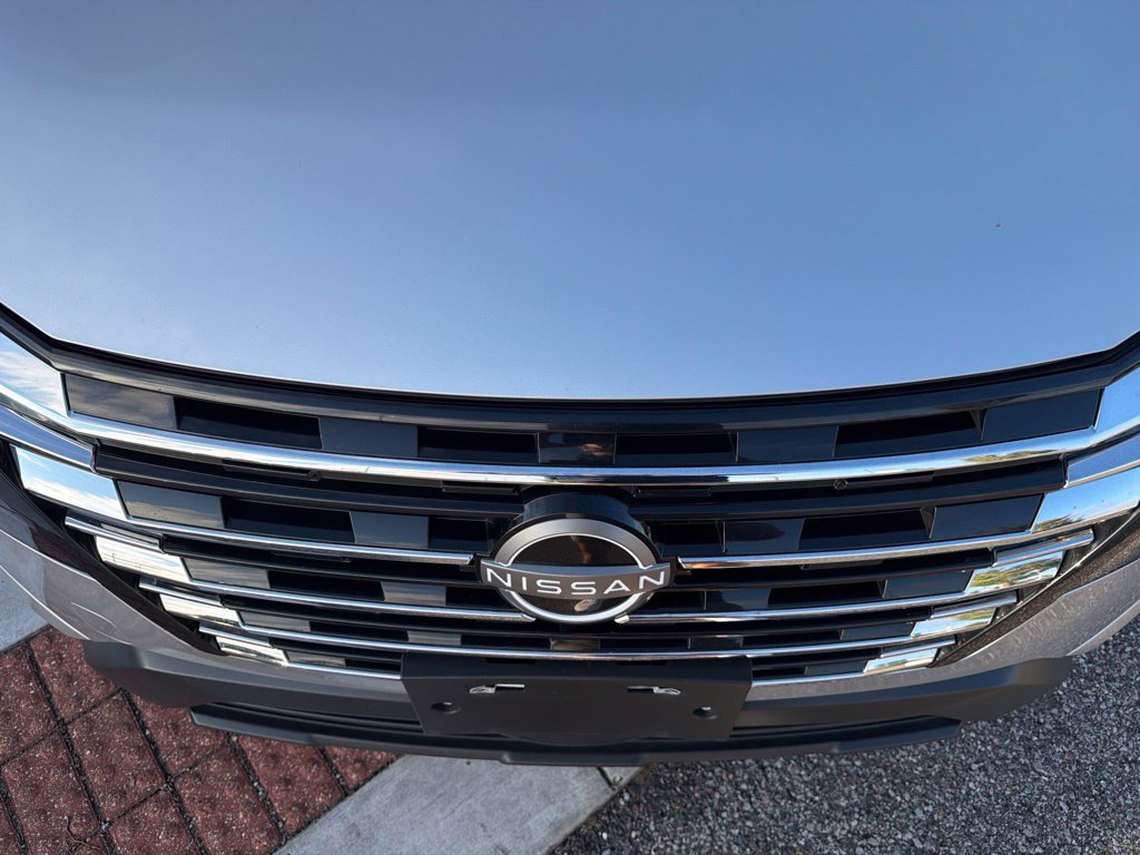 Used 2025 Nissan Rogue SV FWD image 13