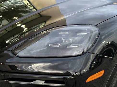 Used 2025 Porsche Cayenne E-Hybrid Coupe image 6