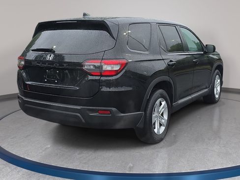 Used 2023 Honda Pilot LX image 5