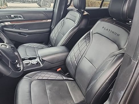 Used 2019 Ford Explorer Platinum image 14